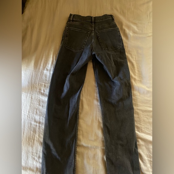 EVERLANE | THE CHEEKY JEAN 23 TALL in BLACK - Picture 5 of 6